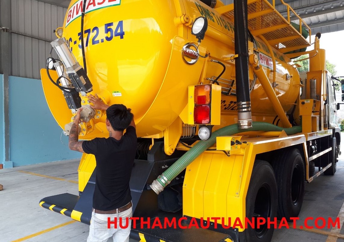 Hút hầm cầu tại Cụm CN Gốm sứ Tân Thành